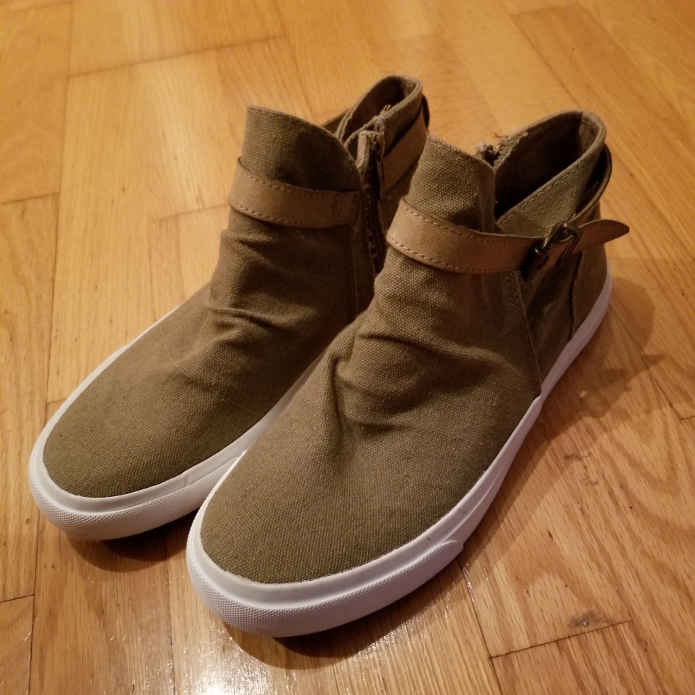 Blowfish Mondo Buckle Canvas Slouch Shoes - Picture 1 of 6